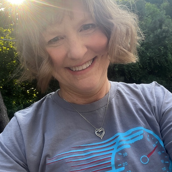 Meet your Posher, Hollie - Picture 2 of 3